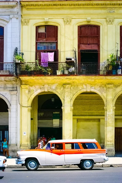 2019年7月15日 哈瓦那古巴 哈瓦那的老旧复古汽车 有滴答声 — 图库照片