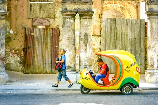 Julio 2019 Habana Cuba Antiguo Taxi Retro Coco Habana Con — Foto de Stock