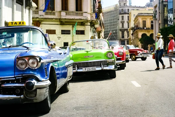 Julio 2019 Habana Cuba Antiguo Taxi Retro Habana Esperando Los — Foto de Stock
