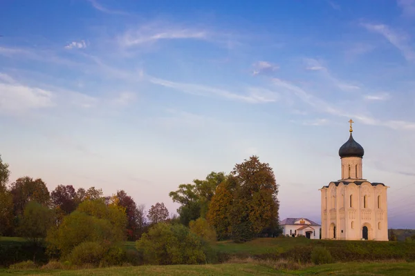 Церква Взаємодії на Нерлі — стокове фото