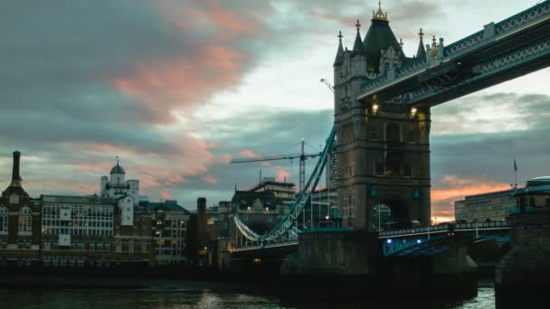 Puesta de sol en Tower Bridge — Vídeo de stock