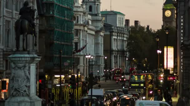 London - NOVEMBER 12, 2014: View from Trafalgar square, Big Ben, Charles statue, traffic — Stock Video