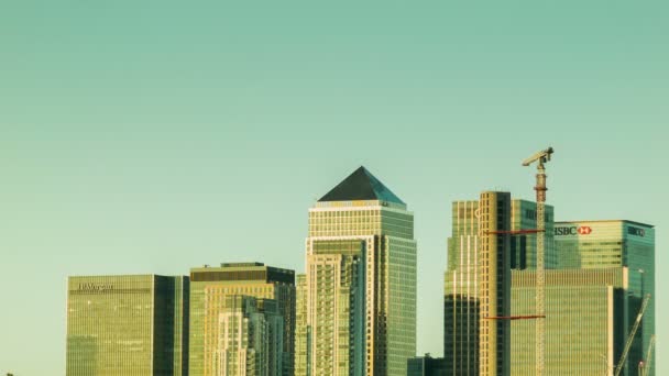 London - OCTOBER 27, 2014: Sunset at Canary Wharf — Stock Video