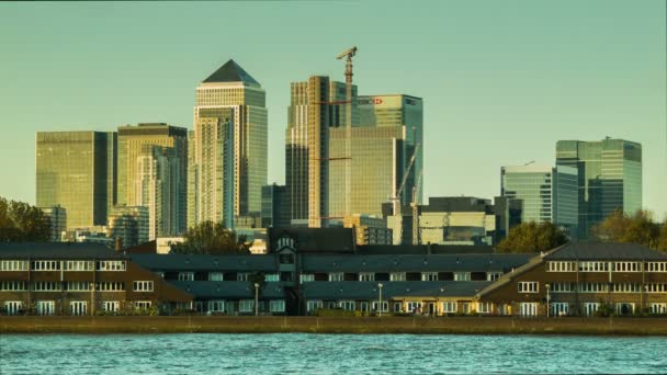 Londres - 27 de octubre de 2014: Puesta de sol en Canary Wharf, vista desde Greenwich — Vídeos de Stock