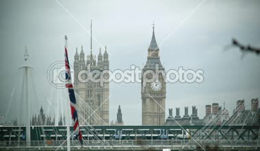 İngiliz bayrağı ile Big Ben, yakın çekim