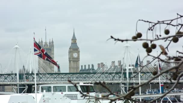 Brittiska flaggan med Big Ben — Stockvideo