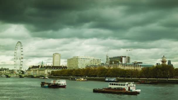 Paisaje urbano de la vertiente sur del Támesis de Londres — Vídeos de Stock