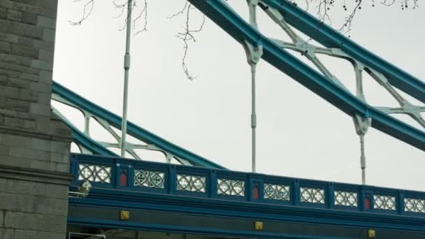 Пан на Тауэрском мосту утром, Лондон — стоковое видео