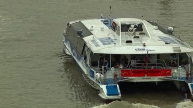 Londra - 11 Ağustos 2015: tekne yakın çekim Thames, Londra turist