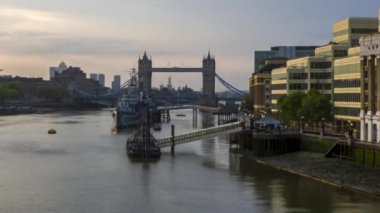 Gelin hareket zaman atlamalı, Londra Kulesi