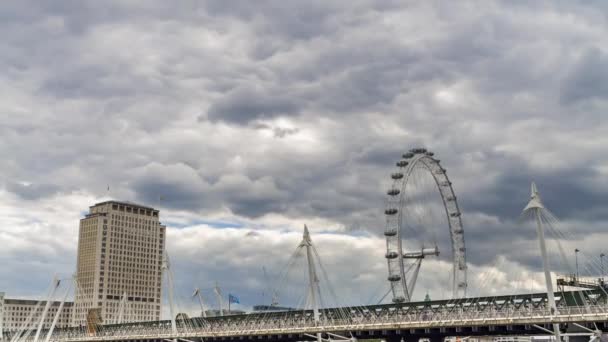 London - June 08, 2015:London Eye time lapse with the Hungerford Bridge — Stock Video