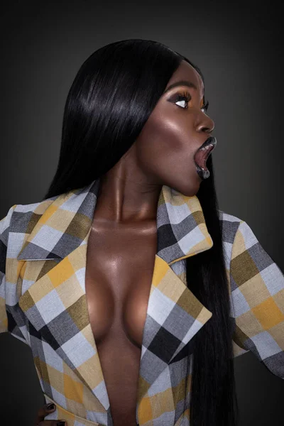Portrait Shouting Young Black Female Long Black Hair Beautiful Makeup — Stock Photo, Image