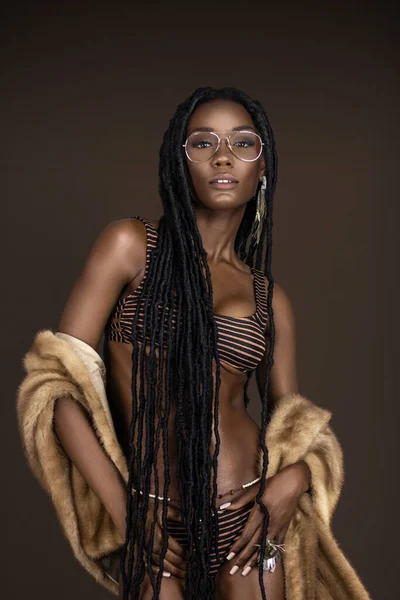 Portrait Sensual Young Black Female Long Dreadlocks Beautiful Makeup Moist — Stock Photo, Image