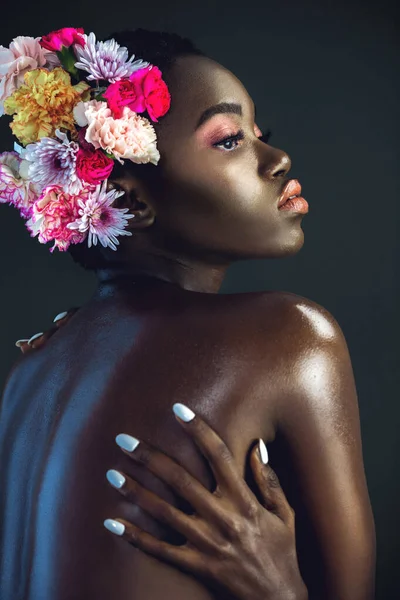 Portrait Serene Young Black Female Short Afro Beautiful Makeup Moist — Stock Photo, Image