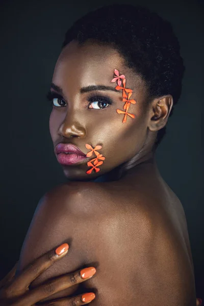 Portrait Sexy Young Black Female Beautiful Short Afro Beautiful Makeup — Stock Photo, Image