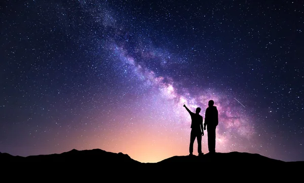 Samanyolu, yatay. Bir baba ve oğul silüeti