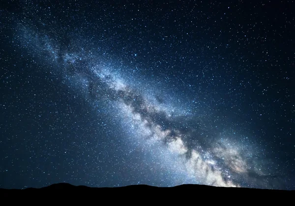 Amazing Milky Way at mountains. Night colorful landscape. — Fotografia de Stock