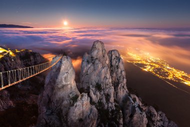 AI-Petri. Gece, Full Moon (Crimea)