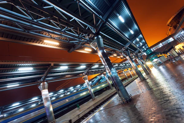 Vasúti állomás éjjel — Stock Fotó