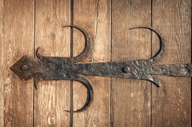 eski paslı dekoratif unsur ve ahşap kapı. Arka plan