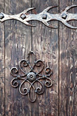 eski paslı dekoratif unsur ve ahşap kapı. Arka plan