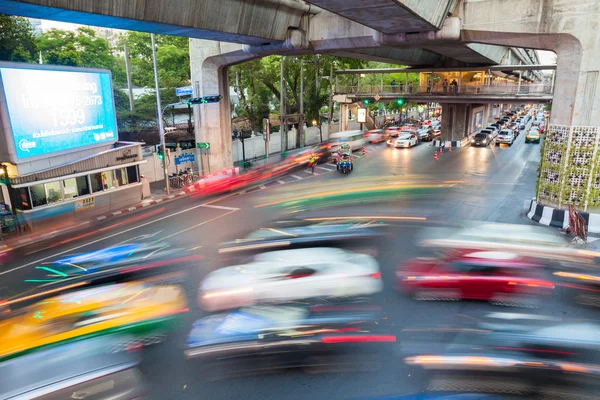 Tráfego pesado em Siam Square, Bangkok, Tailândia — Fotografia de Stock