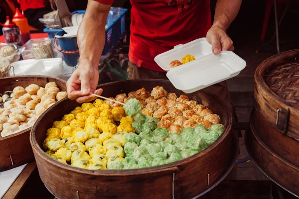 在马来西亚吉隆坡的唐人街，停滞的馒头食品 — 图库照片