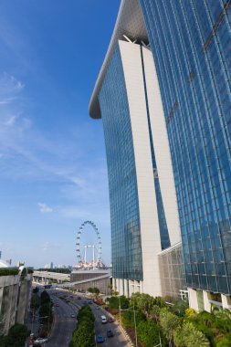 Singapore Flyer ve Marina Bay Sands Hotel 