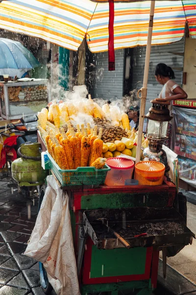 Street food stall with grilled corn, Bali — Stock Photo, Image