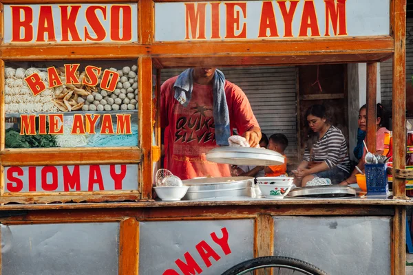 Sopa de almôndega indonésia street stall, Bali — Fotografia de Stock