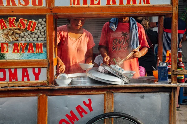 Puesto callejero de sopa de albóndigas de Indonesia, Bali —  Fotos de Stock