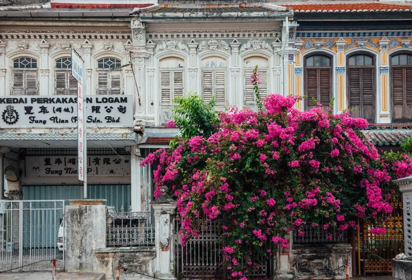 Facade of the old shophouse building, George Town, Penang, Malay — Stock Photo, Image
