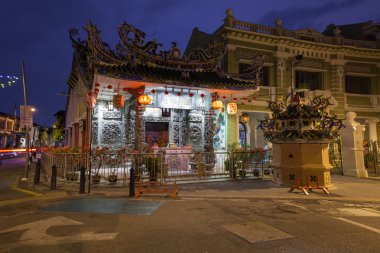 Choo Chay Keong Tapınağı, Penang alacakaranlıkta görünümü