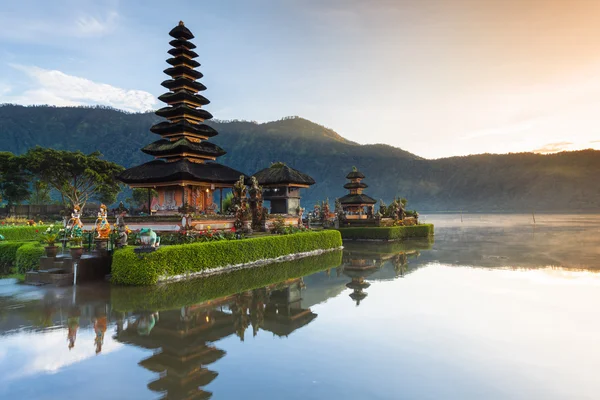 Pura Ulun Danu Bratan at sunrise,  Bali — Stock Photo, Image