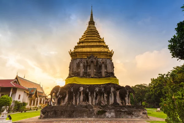 Wat Chiang Man at sunrise, Thailand — Stock Photo, Image