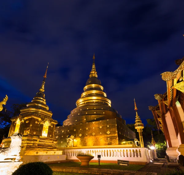 Wat Phra Singh at dusk, Chiang Mai, Thailand — Stock Photo, Image