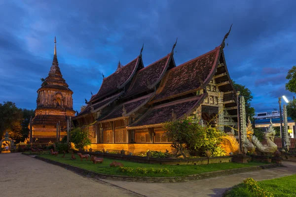 Wat Lok Molee ao entardecer, Chiang Mai, Tailândia — Fotografia de Stock