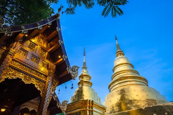 Vista al anochecer de Wat Phra Singh, Chiang Mai, Tailandia —  Fotos de Stock