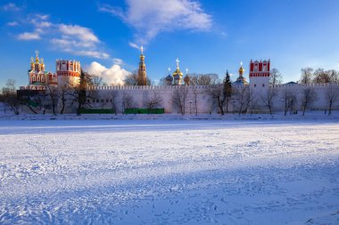 Kışın Novodevichy Manastırı manzarası, UNESCO miras alanı, Moskova ve Rusya
