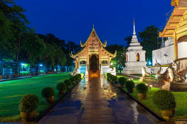 Wat Phra Singh Tapınağı gece, Chiang Mai, Tayland.