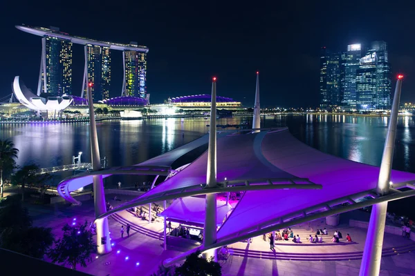 Esplanade offene Szene am Wasser, singapore — Stockfoto