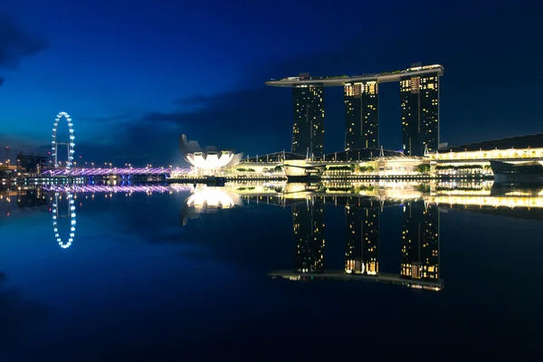 Marina Bay area, gece, Singapur. — Stok fotoğraf