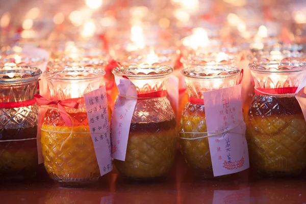 Burning candles in Quan Yin temple — Stock Photo, Image