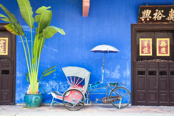 Παλιά rickshaw τρίκυκλο κοντά Fatt Tze αρχοντικά, Penang — Φωτογραφία Αρχείου