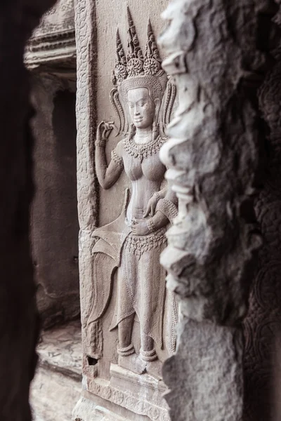 Basreliéf na zdi chrámu Angkor Wat — Stock fotografie