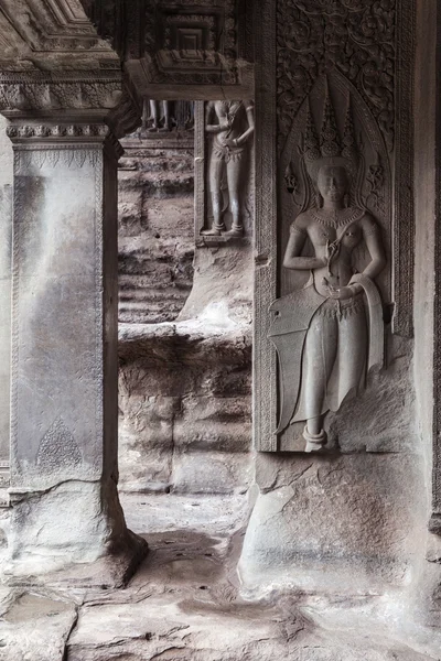 Basreliéf na zdi chrámu Angkor Wat — Stock fotografie