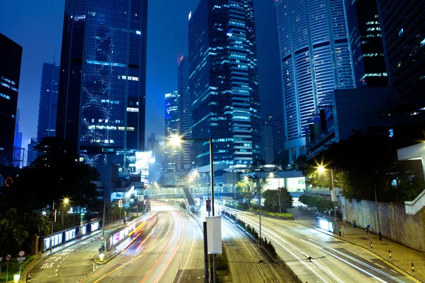 Hong Kong tráfego à noite — Fotografia de Stock