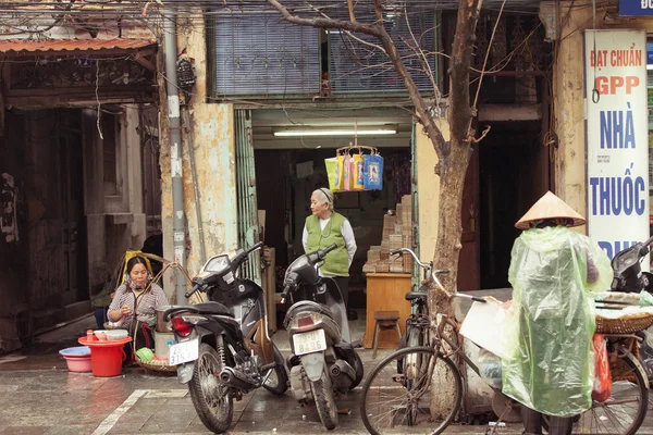 Venditori per le strade di Hanoi — Foto Stock