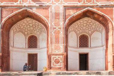 Bir dinlenme Humayuns mezar, Hindistan gölgesinde olan işçi