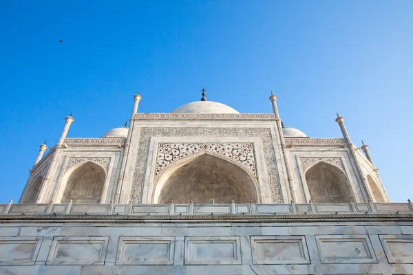 La vista da vicino del monumento Taj Mahal, India — Foto Stock